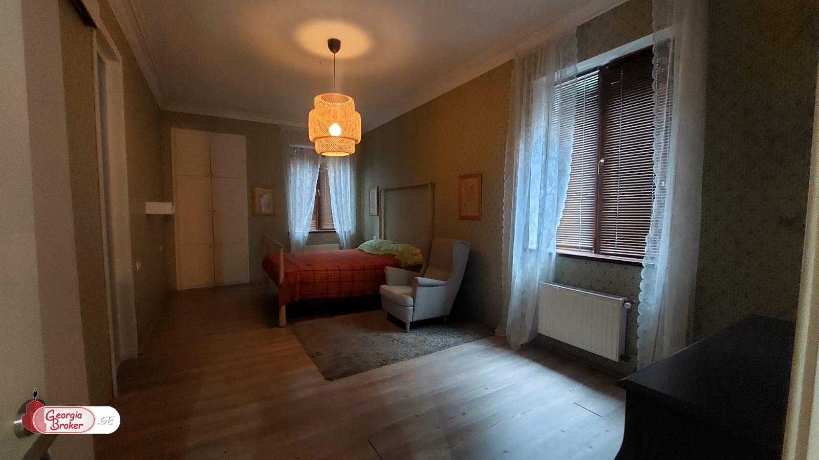 nearly repaired 9-room house for sale